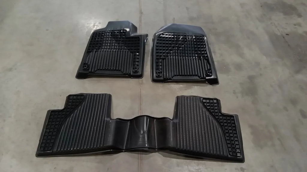 Jeep Cherokee 2017 Mat & Floor Rubber Pre-Owned OEM (Good) Set Front 3 Rear