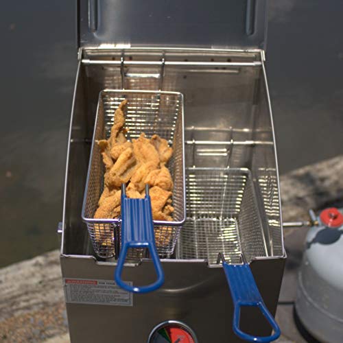 Bayou Classic 700-701 4-gal Stainless Bayou Fryer Includes 2 Stainless Mesh Baskets Fry Thermometer Drain Valve High Pressure Regulator w/ 48-in