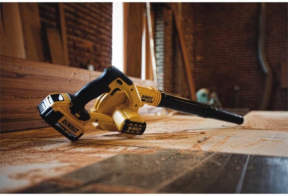 DEWALT 20V MAX* Blower for Jobsite Kit, Compact (DCE100M1)