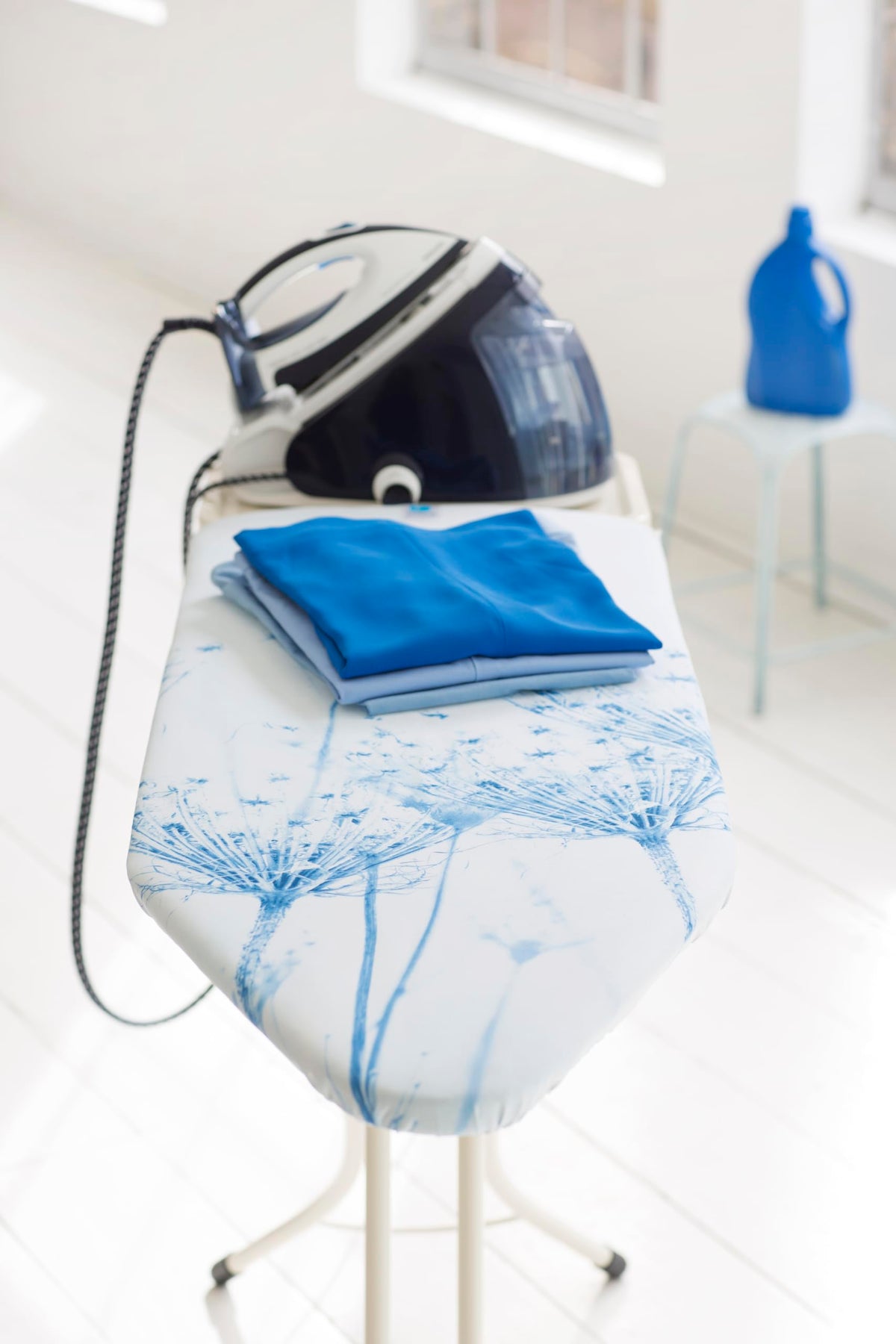 Brabantia Size C Ironing Board (49 x 18in) 7 Height Options, Adjustable Steam Iron Rest Holder & Linen Rack (Ecru) Non-Slip Feet, Anti-Collapse Child