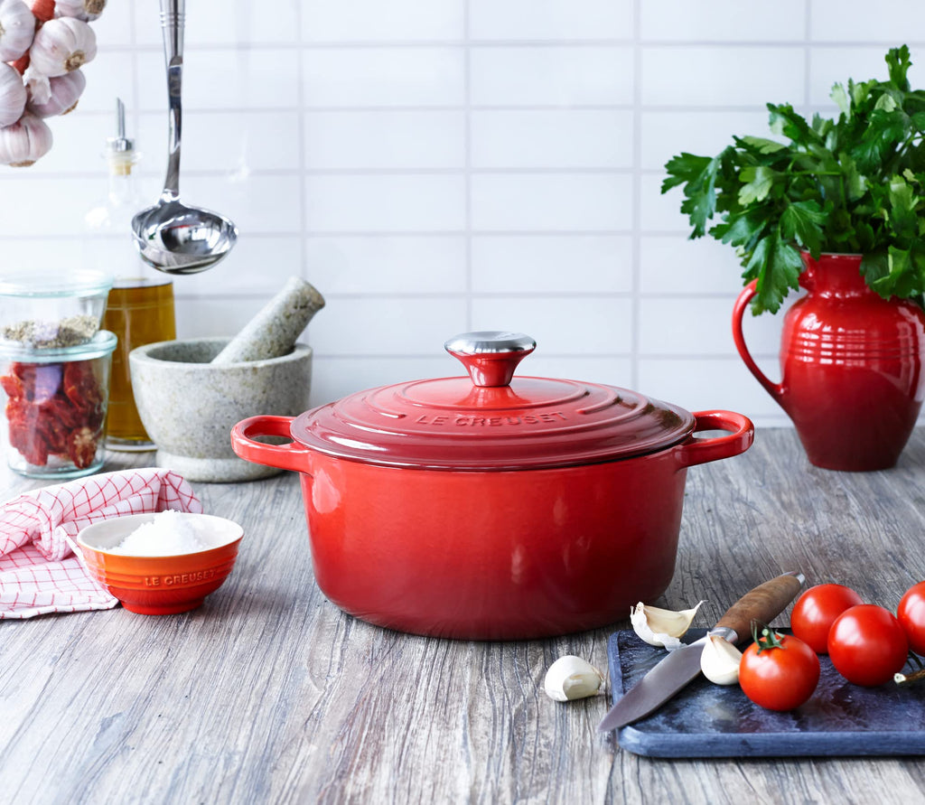 Le Creuset Enameled Cast Iron Signature Round Dutch Oven, 7.25 qt., Caribbean
