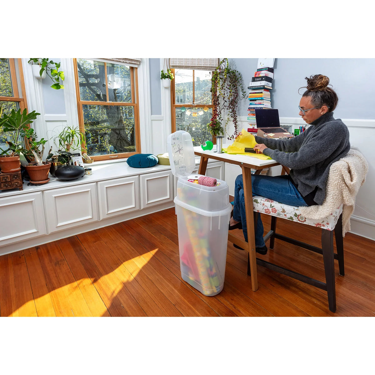 Rubbermaid Wrap N' Wrapping Clear, Paper Container, Plastic Single Craft