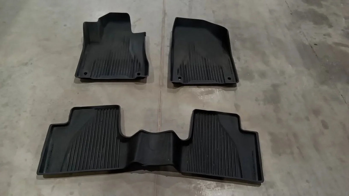 Jeep Cherokee 2017 Mat & Floor Rubber Pre-Owned OEM (Good) Set Front 3 Rear